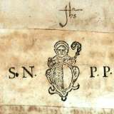 In precedenza per� pare che il simbolo fosse accompagnato dall�effige di San Nicola. Nel �Libro Rosso della Universit�� che raccoglie documenti datati tra il 1299 e il 1667 lo stemma � riprodotto proprio cos�, accompagnato anche dalle lettere puntate S.N.P.P. due a sinistra due a destra, che stanno a significare Santo Nicola Principe Patrono